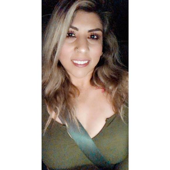 Meet your Posher, Angiee - Picture 1 of 1